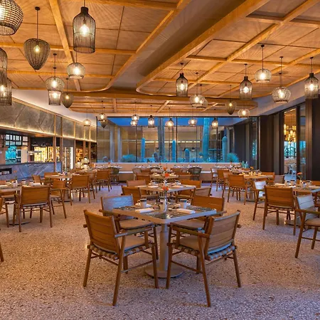 Swissotel And 호텔