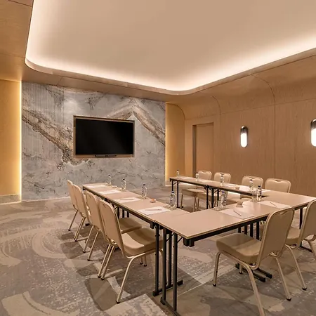 Otel Swissotel And 5*