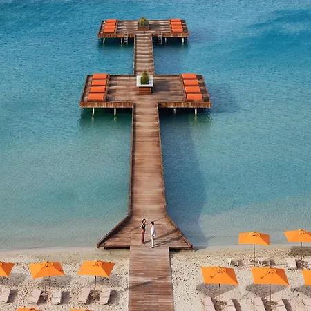 Swissotel And Hotell Çeşme
